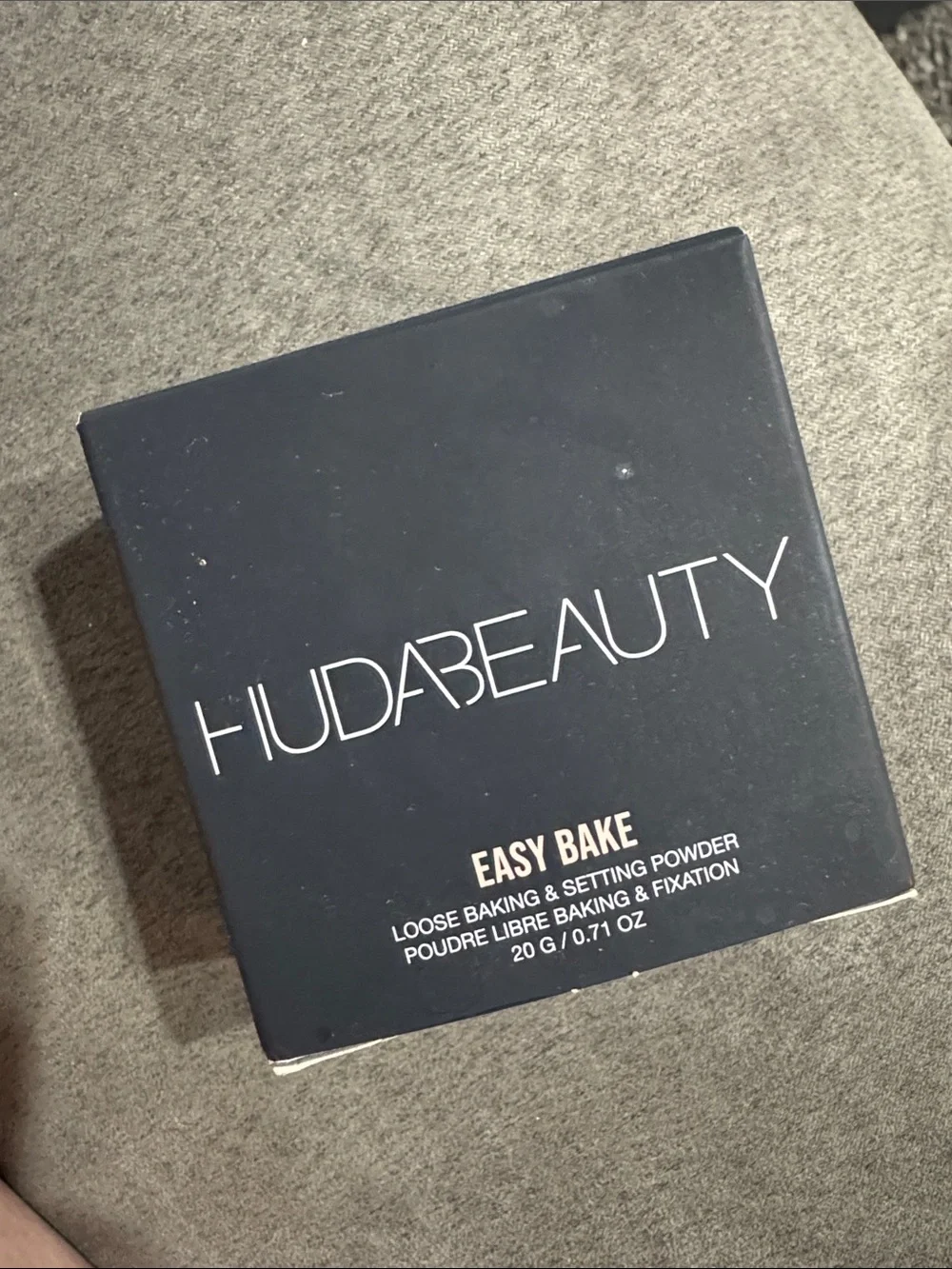Huda Beauty easy bake setting powder